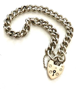 Pulsera antigua Inglaterra con dije de plata esterlina bloqueo de corazón - Imagen 1 de 6