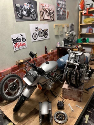 Weltweit einmaliges Diorama , 1:12 Suzuki Katana,  integriert in einen Tank - Bild 1 von 4
