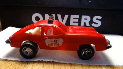 Винтажные пластиковые игровые колеса Arco Industries Fire Chief красный Chevy Monza Гонконг - Изображение 1 из 4