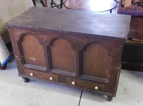 ANTIQUE BLANKET CHEST Cover