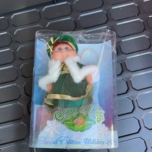 Neu 2005 Green Cabbage Patch Kids Special Edition Toys R Us Holiday Puppe, 7 Zoll - Bild 1 von 5