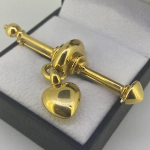 Ladies 14 Ct Yellow Gold Brooch wth Heart Shaped Dangle Pendant - Picture 1 of 12