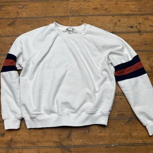 Forever 21 Women's White Blue Red Sleeve Lightweight Sweatshirt Size Small S - Picture 1 of 5