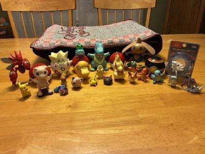 Винтажный и современный лот из 22 мини-фигурок покемонов, 4 покебола - Изображение 1 из 4