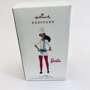 Hallmark 2018 Chef Barbie Andenken Weihnachtsschmuck Kochhut Bratpfanne NEU - Bild 1 von 2