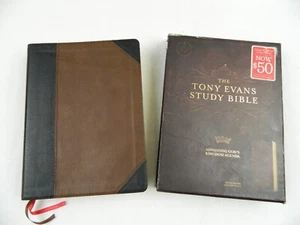CSB Tony Evans Study Bible - Black/Brown LeatherTouch - Black Letter - Foto 1 di 18