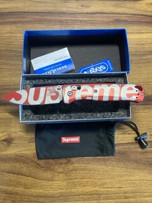 Benchmade Bugout - SUPREME 535RD-2202  - Image 1 of 3