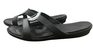 Sandalia Crocs Sanrah Talla 10 Negra Mate Plata Círculo Slide Cuña con Tiras. Usado en excelente estado - Imagen 1 de 8