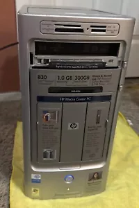PC desktop HP Media Center (M7277c) usato Intel Pentium D con disco rigido - Foto 1 di 20