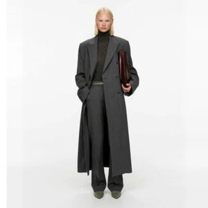Cappotto lungo doppiopetto donna ARKET - Foto 1 di 12