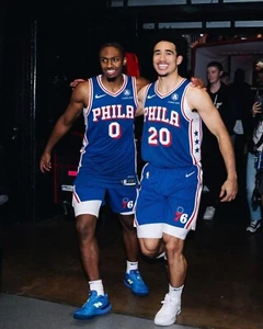 Tyrese Maxey & Jared McCain Walkout Philadelphia 76ers 8x10 NBA Basketball Foto - Bild 1 von 1