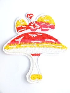 THERMO KLEBENDE STOFF-APPLIKATION: Pilz 6*6cm (07) - Bild 1 von 1