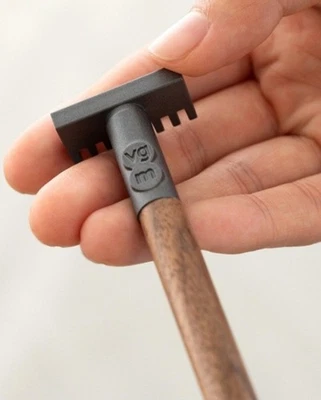 3rd HAND Korean Vergum Poplar Wood & Metal Back Scratcher With Sleeve & Box New  - Image 1 of 4