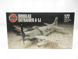 Airfix 02030 Douglas Skyraider A-1J Aircraft Model Kit 1/72 Scale LN - Picture 1 of 5