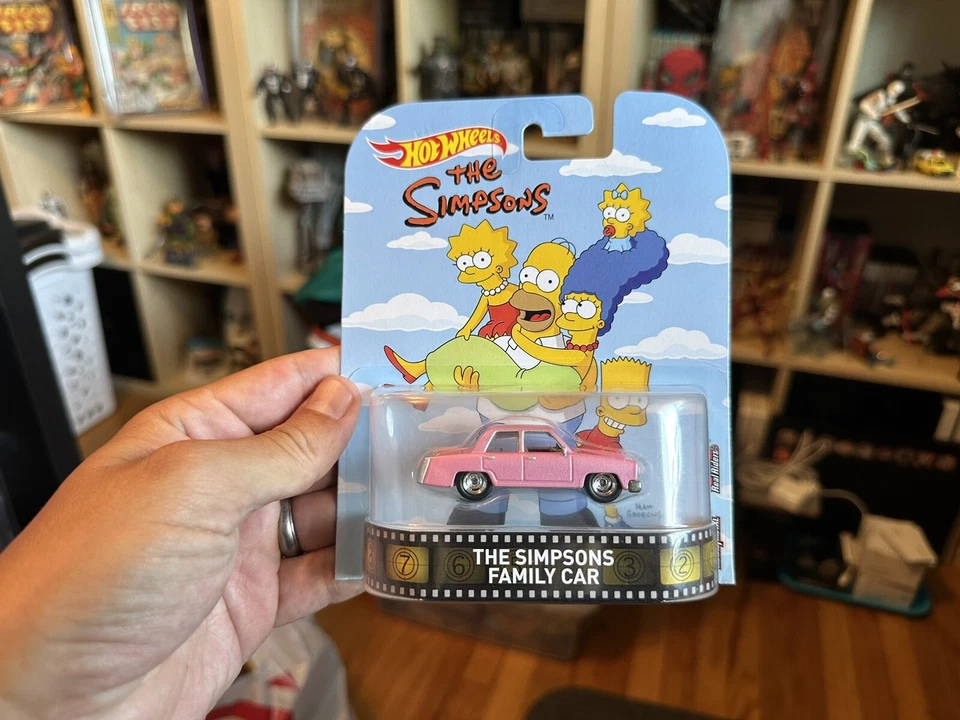Hot Wheels 2017 Retro Entertainment The Simpsons Family Car (Pink)  Real Riders! - Image 1 of 1