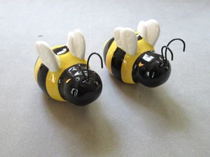 Market Square Honeybee Ceramic Salt & Pepper Shaker Set NIB - Picture 1 of 8