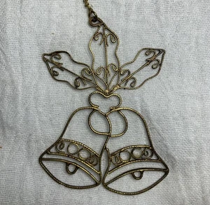 Campanas de filigrana de metal vintage con adorno navideño de acebo - Imagen 1 de 3