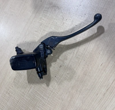 Honda ST1100 1991 maestro de freno delantero con palanca Foto 1 de 4