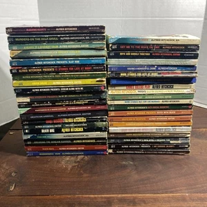 Alfred Hitchcock Dell VTG Paperback Lot Of 35 Books - Imagen 1 de 5