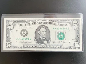 $5 1988 A ((CHICAGO)) FEDERAL RESERVE NOTE CHOICE UNC BU NOTE - Picture 1 of 2