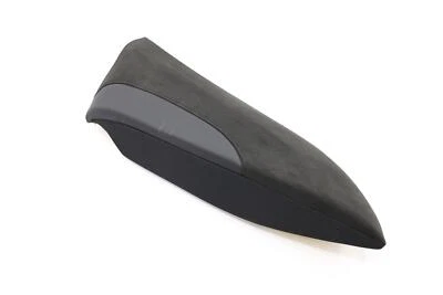 ОРИГИНАЛЬНАЯ КРЫШКА ВАЛИКА ЗАДНЕГО ПРАВОГО СИДЕНЬЯ MINI CLUBMAN F54 2016–2024636 - Изображение 1 из 4