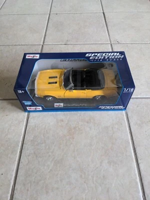 Maisto Yellow Convertible 1967 Chevrolet Camaro SS 396 1:18 Diecast Car Roadster - Image 1 of 4