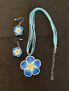 NWT Hawaiian Blue Plumeria Flower Tropical Necklace on Multiple Cord + Earrings - Picture 1 of 5
