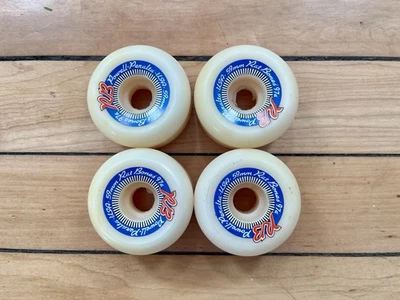 Nuevo de Lote Antiguo Juego de Patinetas Powell Peralta Blancas Ruedas Rat Bones 59mm 97a Foto 1 de 2