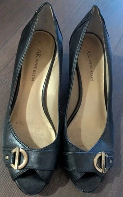 Anne Klein черный лакированная кожа акцент котенок каблуки 8,5 м с пряжкой - Изображение 1 из 4