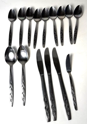 Lote de 15 cucharas y cuchillos mezcla de acero inoxidable Nasco Haití Foto 1 de 4