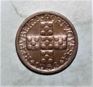 S1 - Portugal 10 Centavos 1953 Choice Uncirculated Coin *** Large Cross - Picture 1 of 2