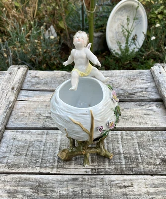 Centre de table - Porcelaine de SAXE à identifier ? Nid d'oiseau, Chérubin - Photo 1/4