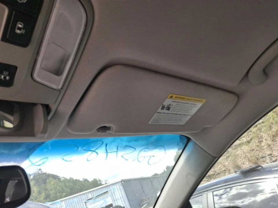 Parasol derecho pasajero KIA SEDONA 2015 gris usado OEM 268-12166R Foto 1 de 1