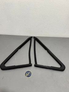 Vw Mk1 Rabbit Jetta Caddy LH RH Side Quarter Vent Window Seals AFTERMARKET - Picture 1 of 7