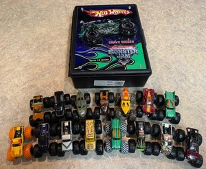 Hot Wheels Monster Jam 3D Grave Digger Storage Carry Case w/ 15 Toy Truck Lot - Picture 1 of 22