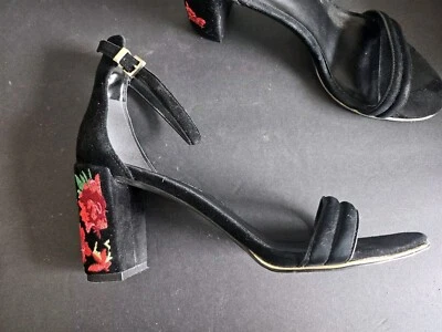 KENETH COLE - SANDALIAS DE GAMUZA NEGRAS CON CORREA AL TOBILLO TALLA. 8 Foto 1 de 4