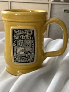 Bones Coffee Co. Taza de cerámica Sinn-O-Bun Deneen 2022 ¡Nueva! - Imagen 1 de 3