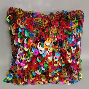 Pier 1 Imports Rojo Satén Multicolor Ovalado Lentejuelas Cuadrado Almohada Decorativa Adolescente - Imagen 1 de 17