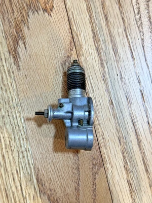 Vintage Anderson Spitzy #6 .045 Model Airplane Engine - Image 1 of 3