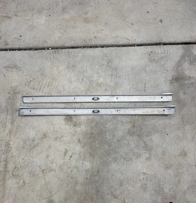 Chevy Impala/Caprice 1965-1970 placas de alféizar de alfombra originales-usadas-(par) Foto 1 de 4