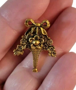Spilla da bavero cesto di fiori vintage tono oro 1" - Foto 1 di 4