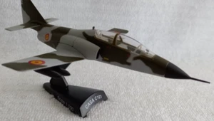 Avión de Metal Diecast CASA C101 - Escala 1:100 - Excelente Estado - Imagen 1 de 4
