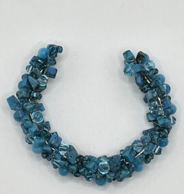 Clustered Turquoise/Howlite Cuff Braclet (0005) - Image 1 of 4