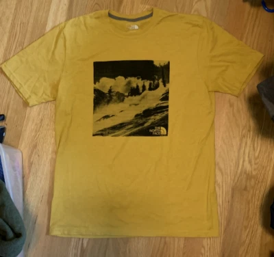 Camiseta Estándar Usada en Excelente Condición The North Face M Gráfica Manga S Mineral Dorado Algodón Poli Foto 1 de 4