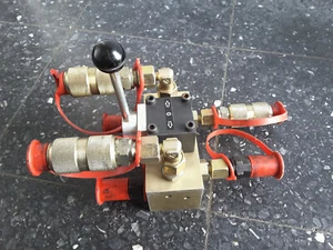 Weber Hydraulik Verteiler Verteilerblock Steuerblock Rettungssatz Rettung - Bild 1 von 3