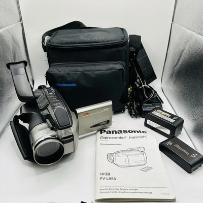 Panasonic PV-L958 Palmcorder PalmSight Camcorder 3 Batteries Charger Bag CLEAN! - Image 1 of 4