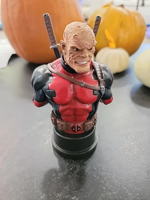 Deadpool Desenmascarado 6" Mini-Busto Bowen Designs Marvel LE #1230 Foto 1 de 4