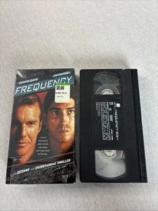 New Line Cinema Frequency  2000 Dennis Quaid Jim 2000 VHS **Buy 2 Get 1 Free** - Imagen 1 de 6