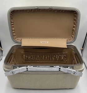 Vintage Samsonite Silhouette Ivory Train Luggage Make Up Hard Case - Picture 1 of 2