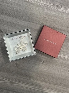 Nuova spilla Macy's Charter Club finta perla/strass viene fornita con scatola - SPEDIZIONE GRATUITA! - Foto 1 di 2